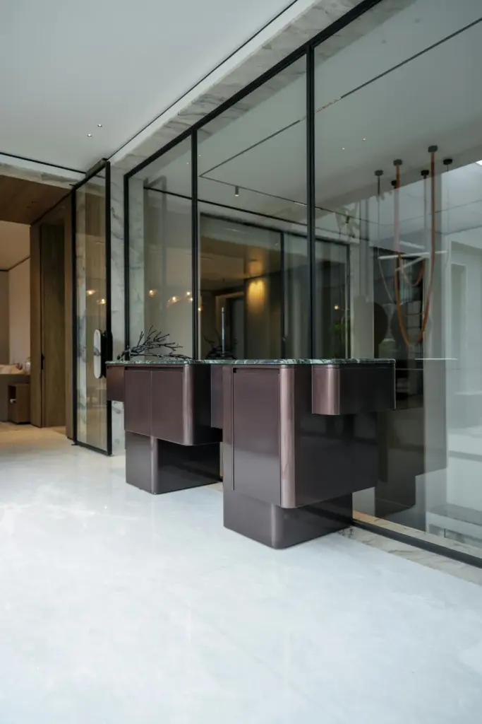 Interior glass 1 Cr oiroC